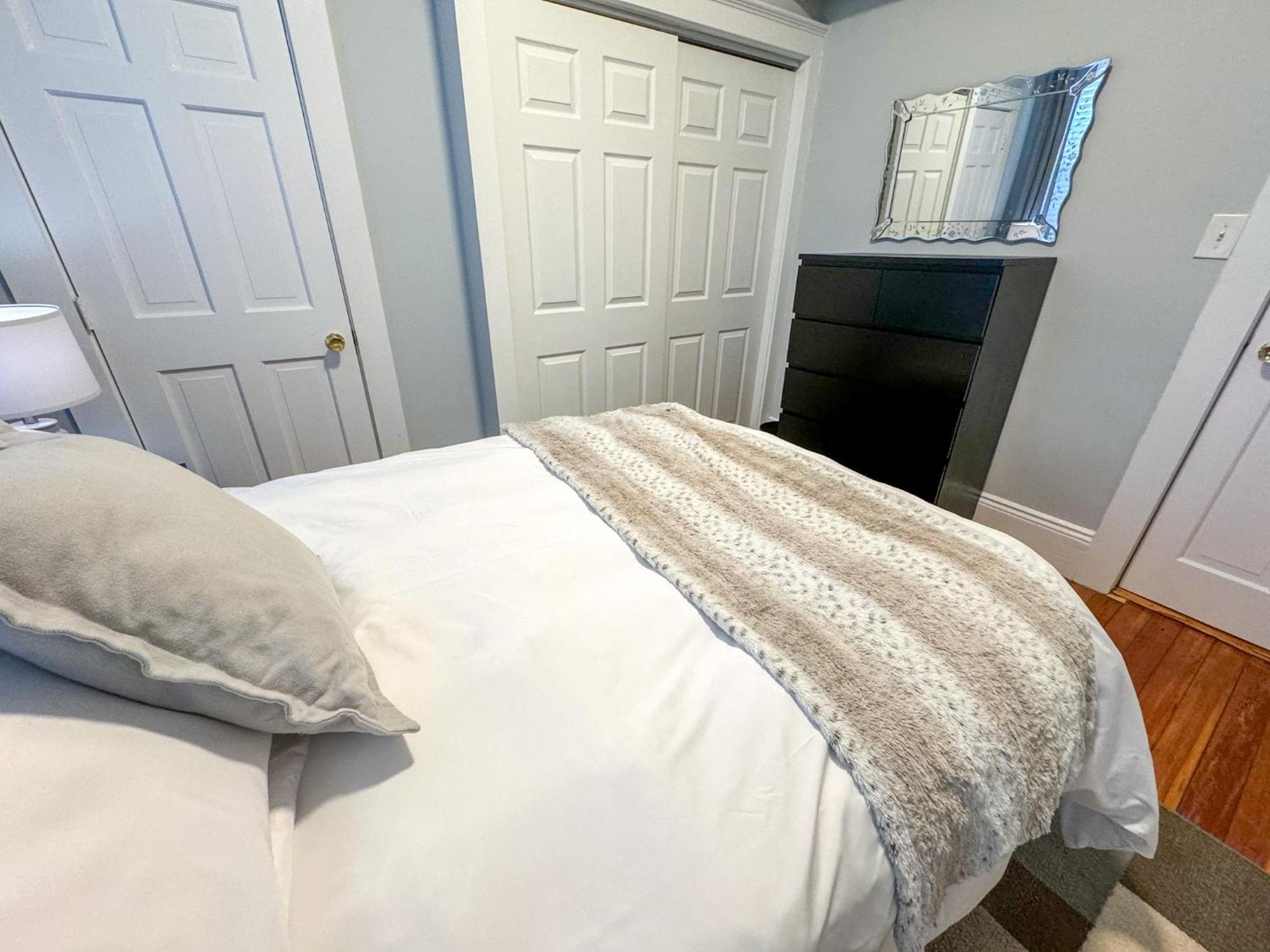 Huge,3 Bed,2Bath,Public Transport,Boston,Sleeps 9 Lägenhet Brookline Exteriör bild