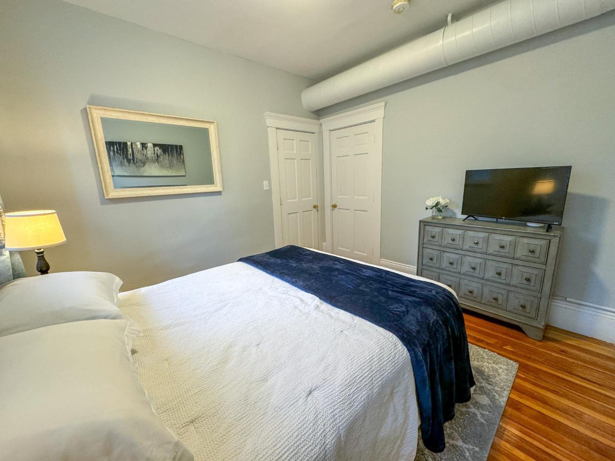 Huge,3 Bed,2Bath,Public Transport,Boston,Sleeps 9 Lägenhet Brookline Exteriör bild