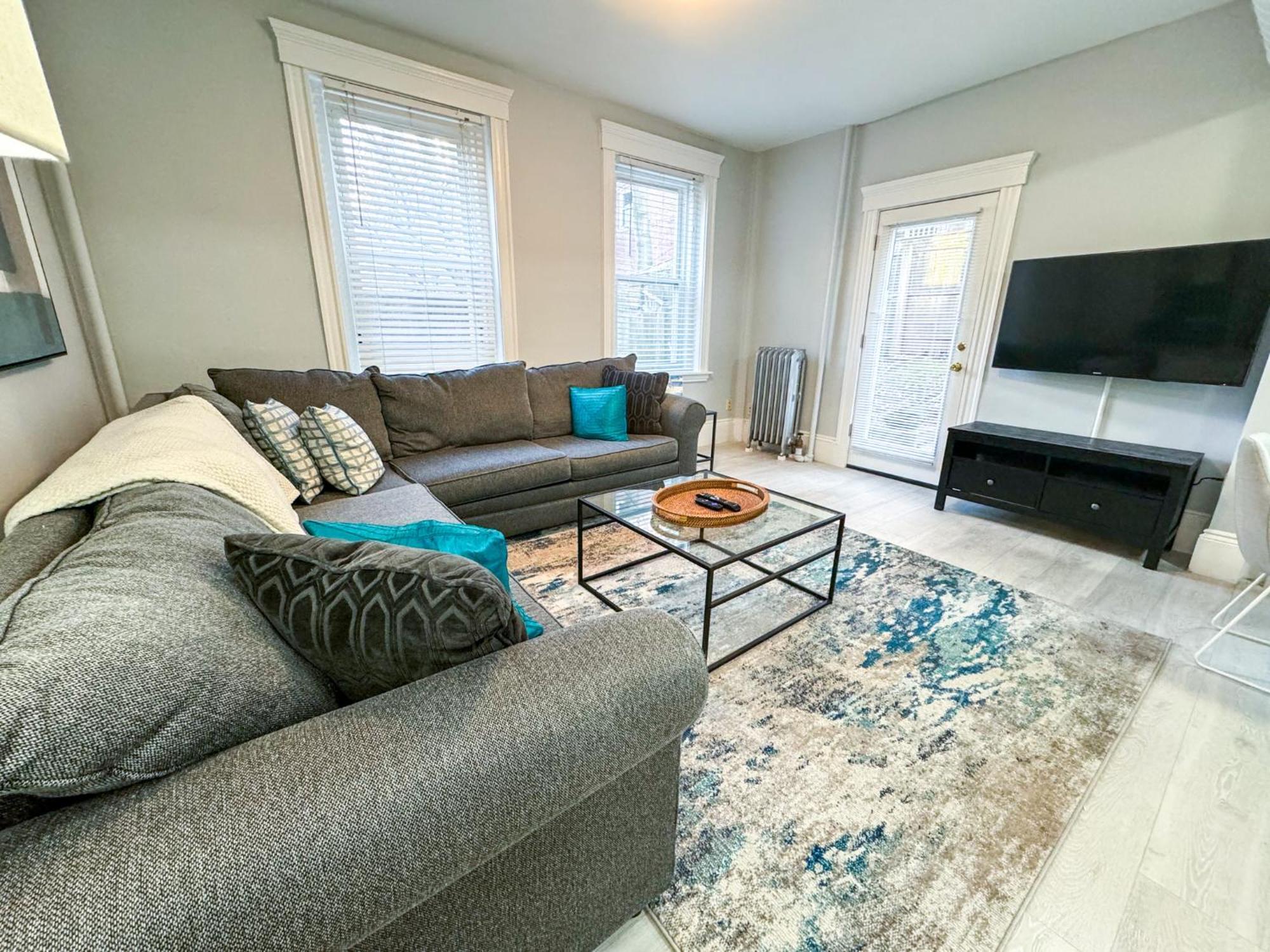 Huge,3 Bed,2Bath,Public Transport,Boston,Sleeps 9 Lägenhet Brookline Exteriör bild